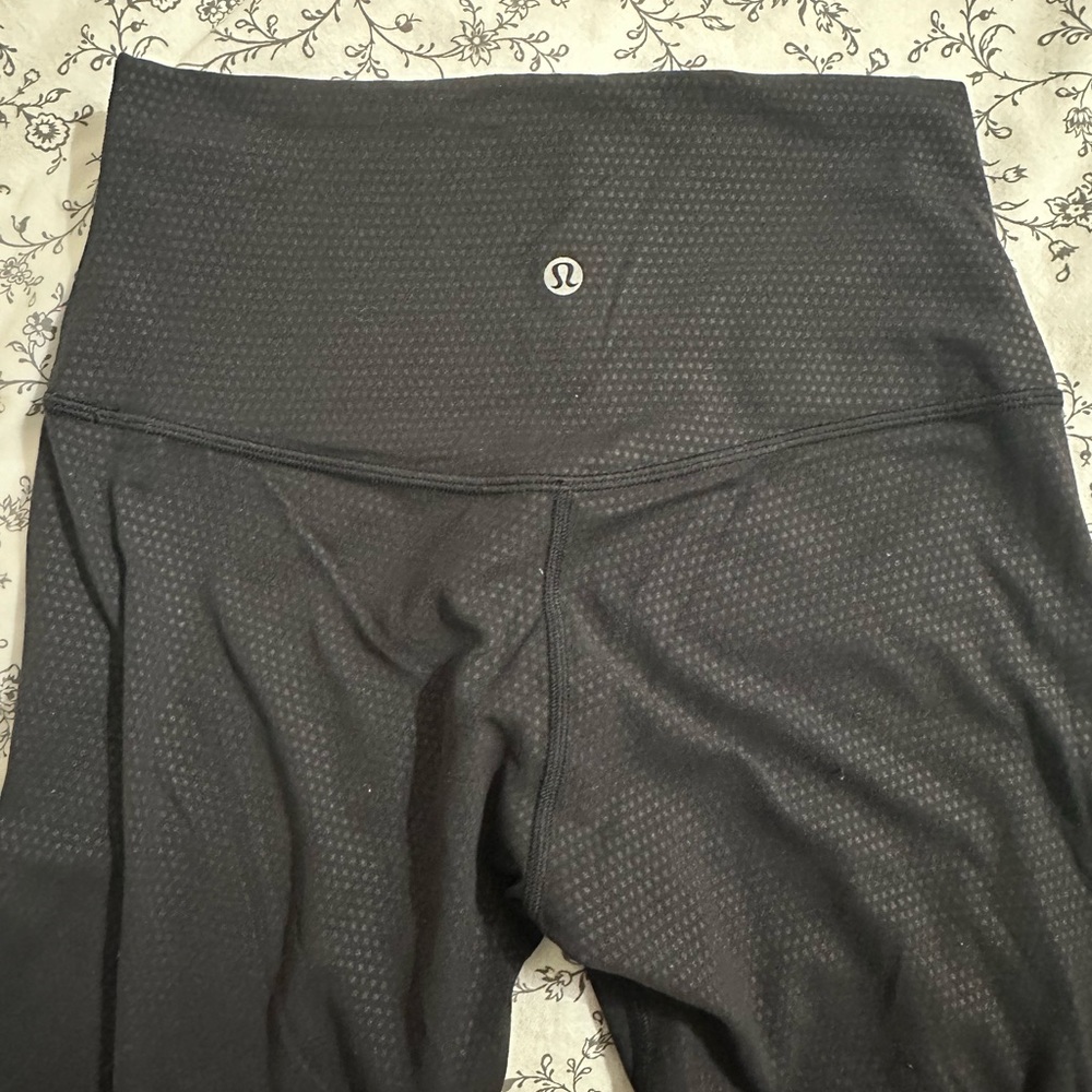 Lululemon size 6 black leggings crop leggings polka dots black 7/8 inches